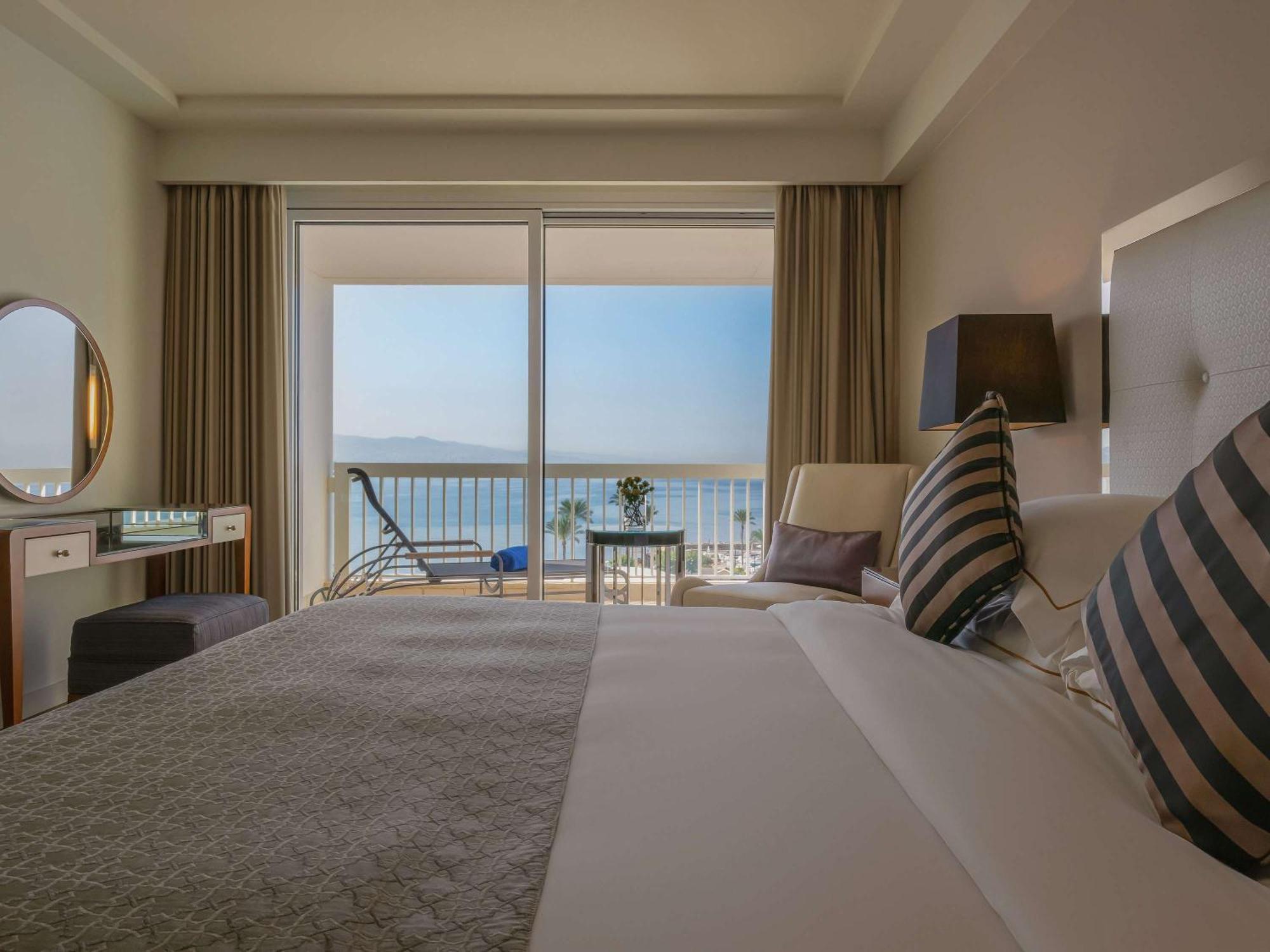 Mövenpick Hotel Beirut Exterior foto