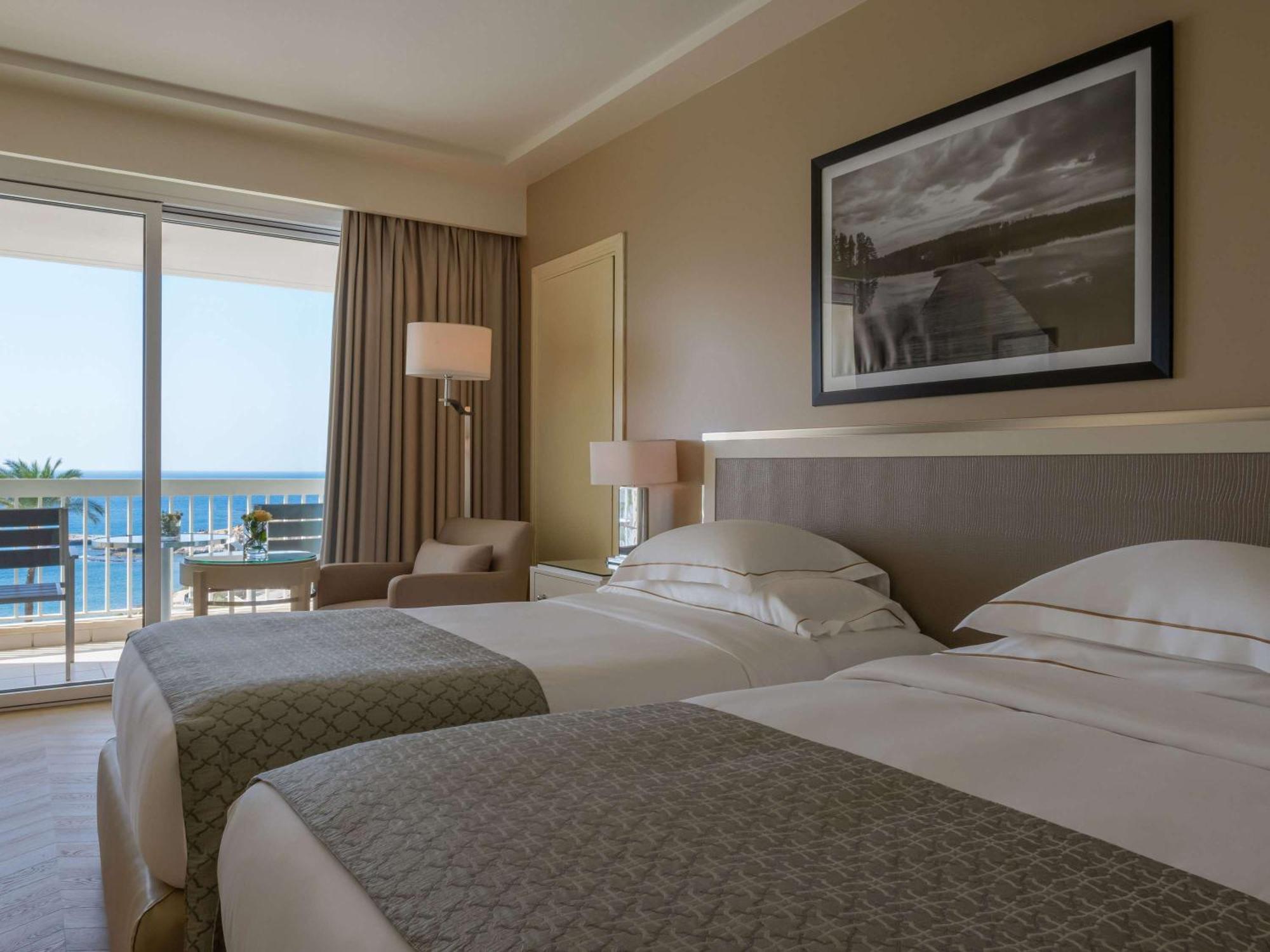 Mövenpick Hotel Beirut Exterior foto