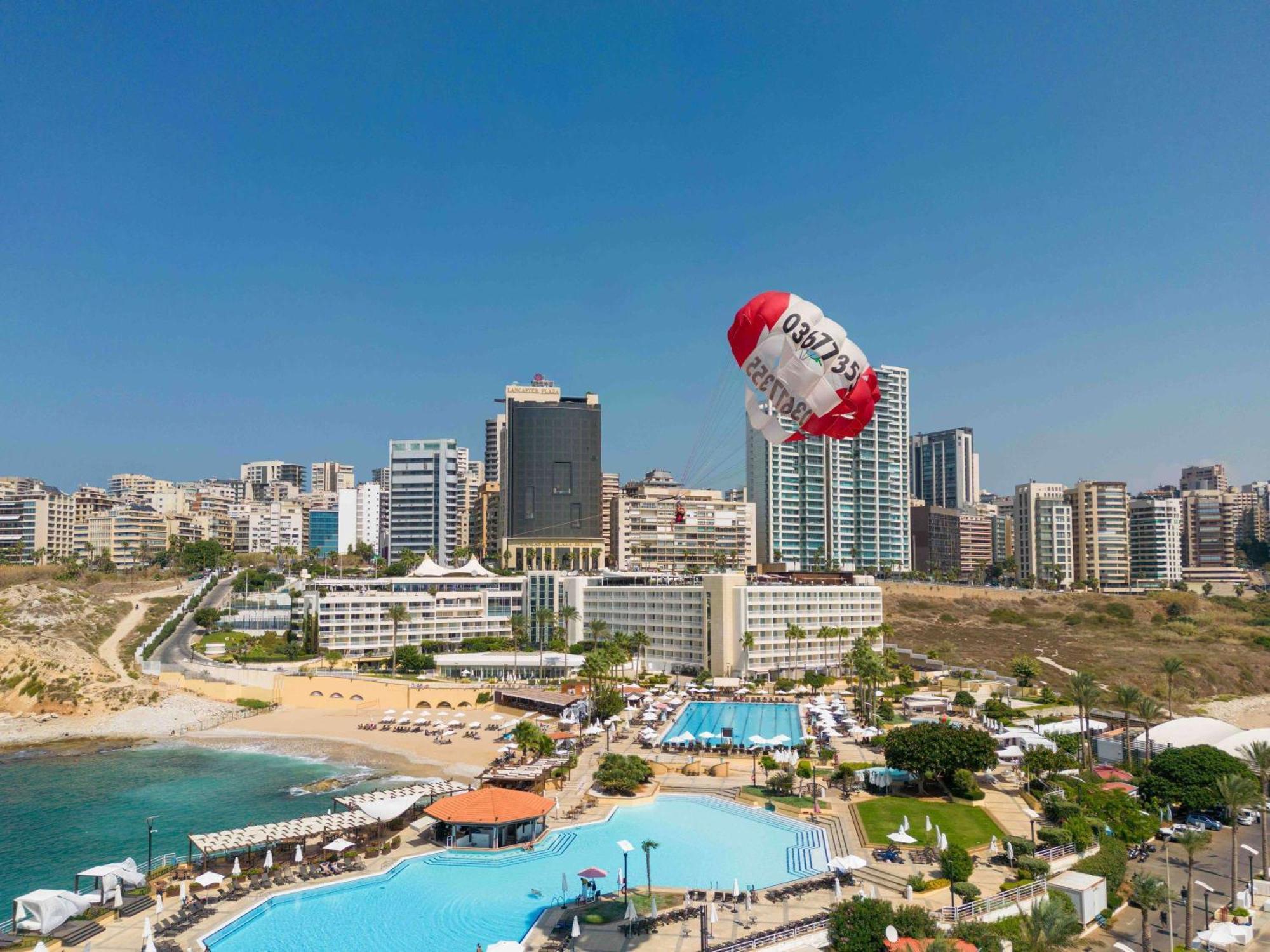 Mövenpick Hotel Beirut Exterior foto
