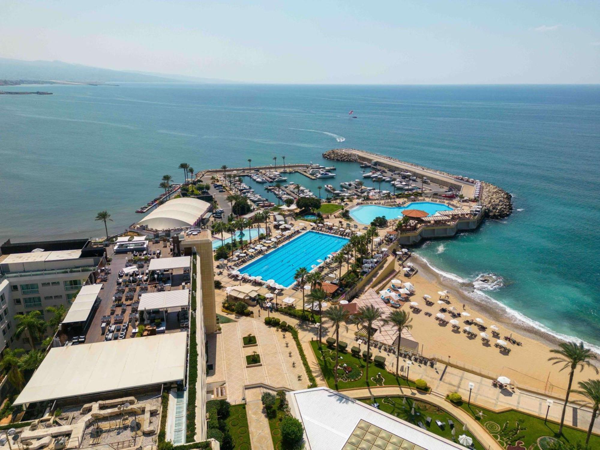 Mövenpick Hotel Beirut Exterior foto