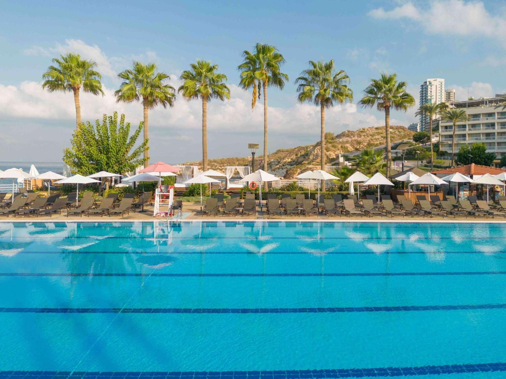 Mövenpick Hotel Beirut Exterior foto
