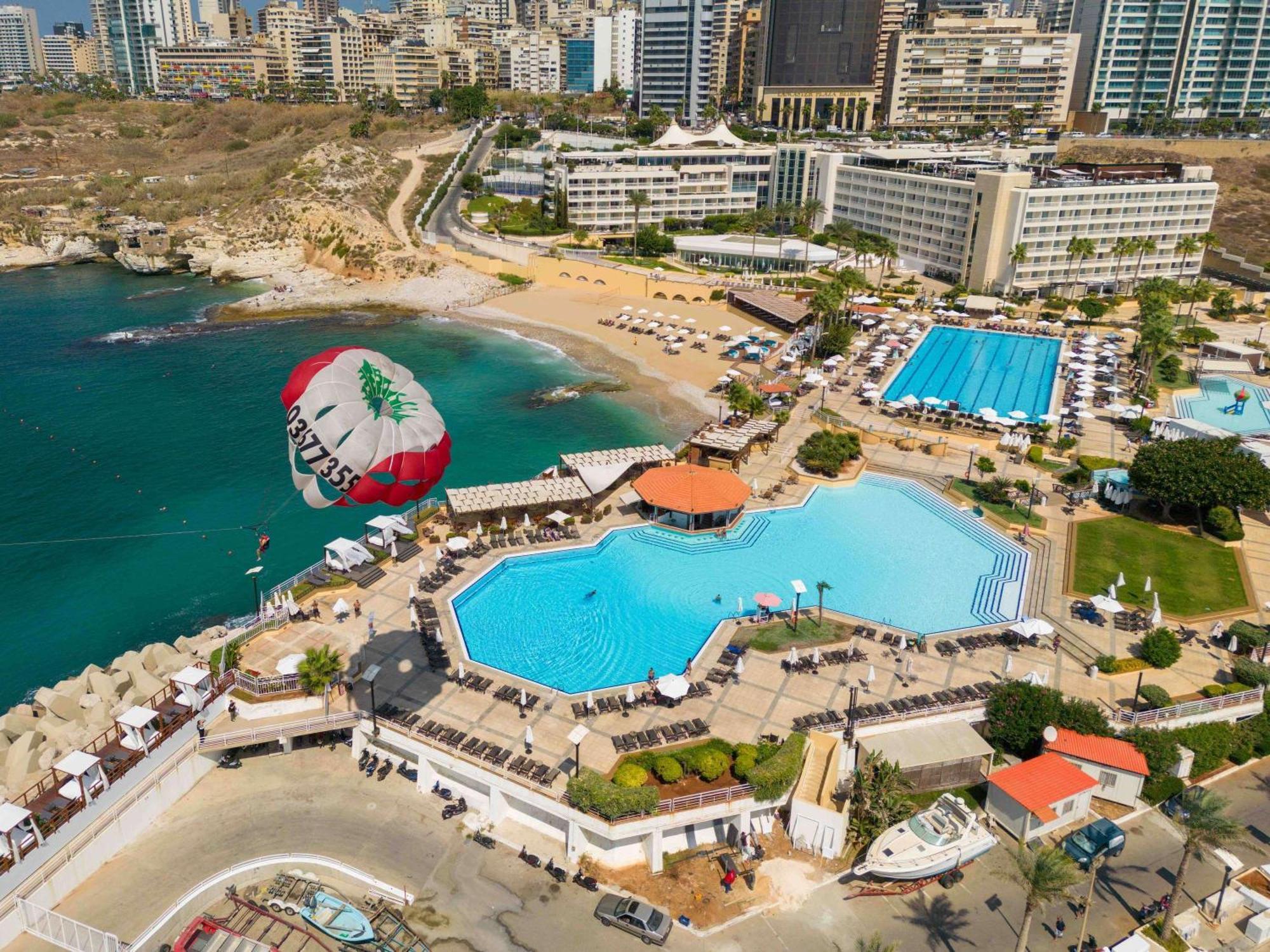 Mövenpick Hotel Beirut Exterior foto